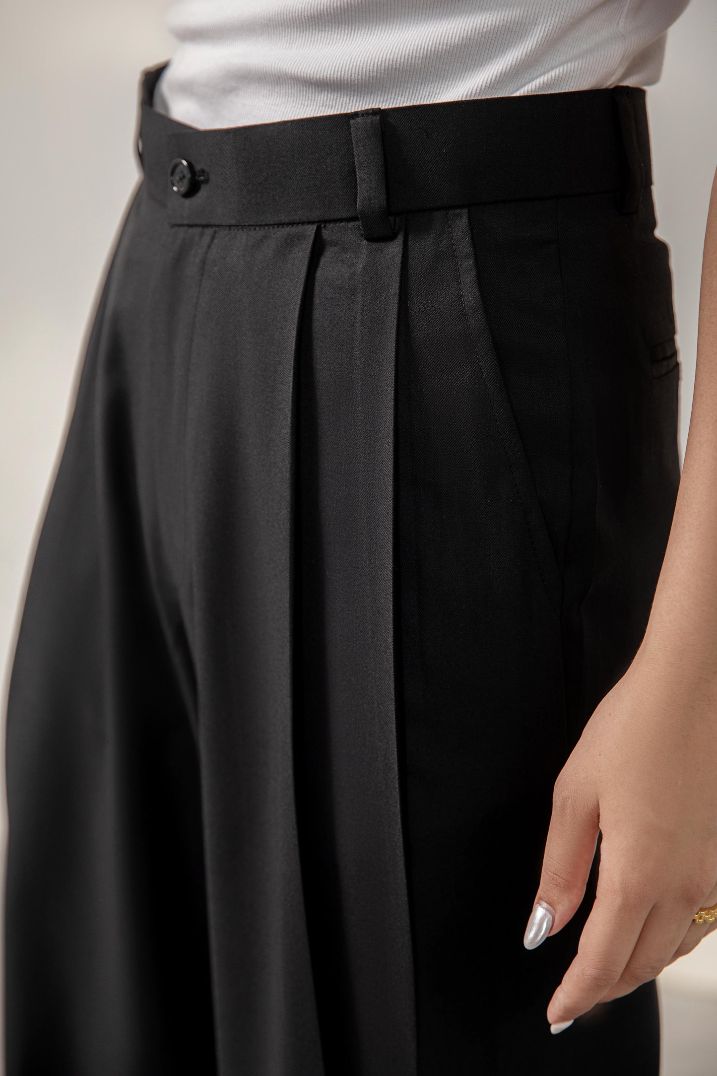 Noir Premium Pleated Pants