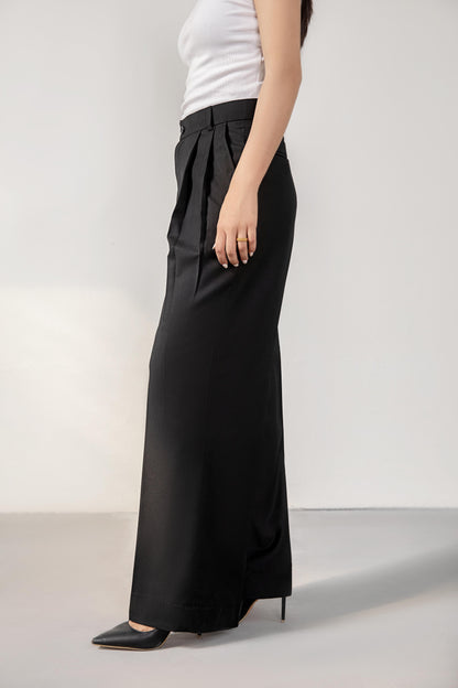 Noir Premium Pleated Pants