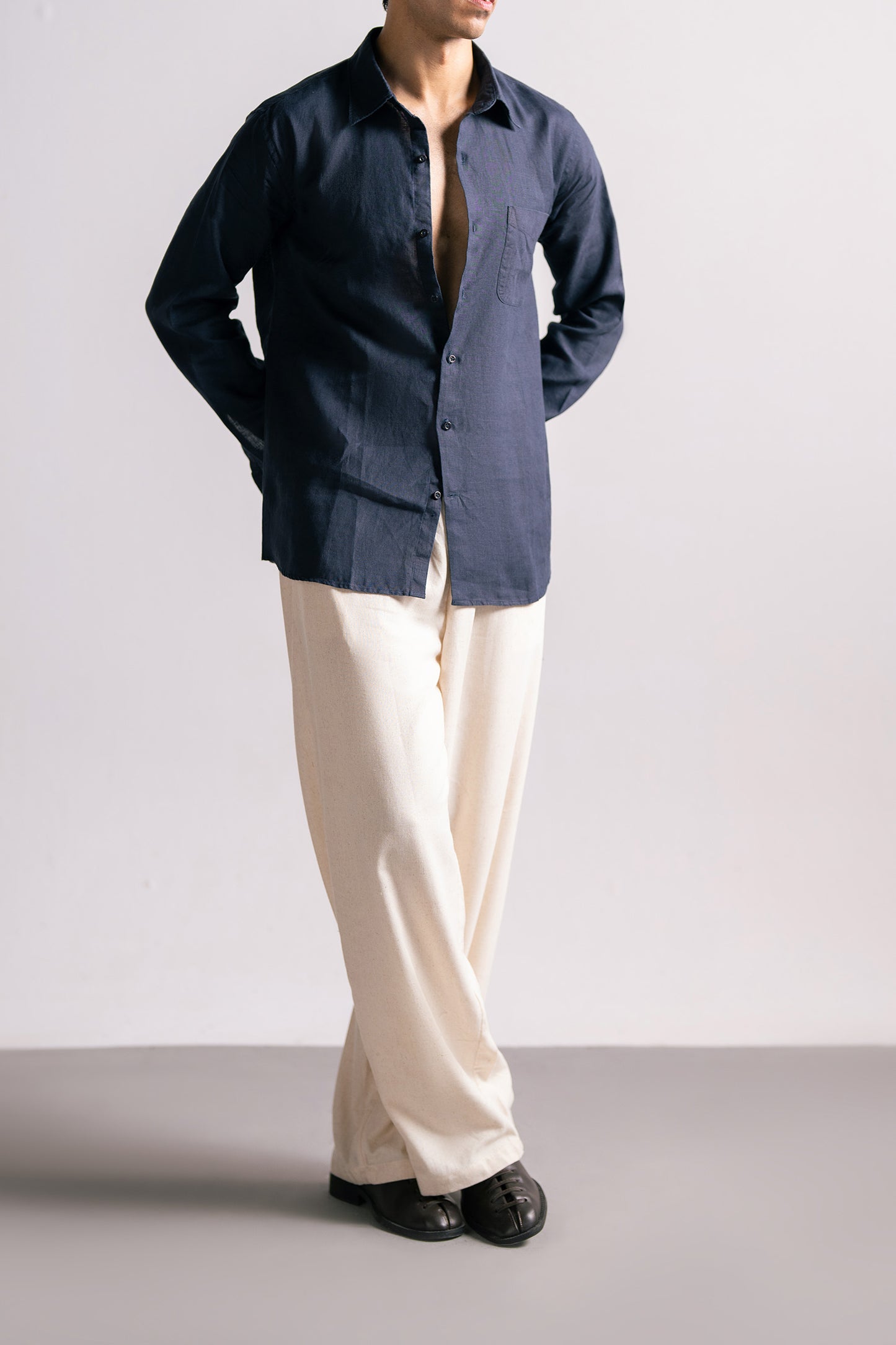 NAVY BUTTON DOWN LINEN