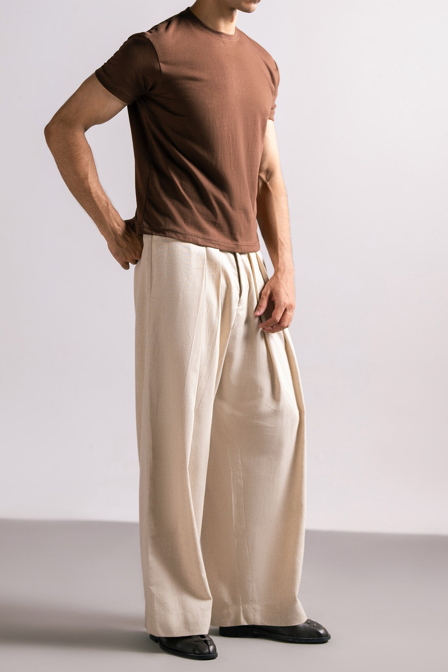 BROWN BASIC TEE