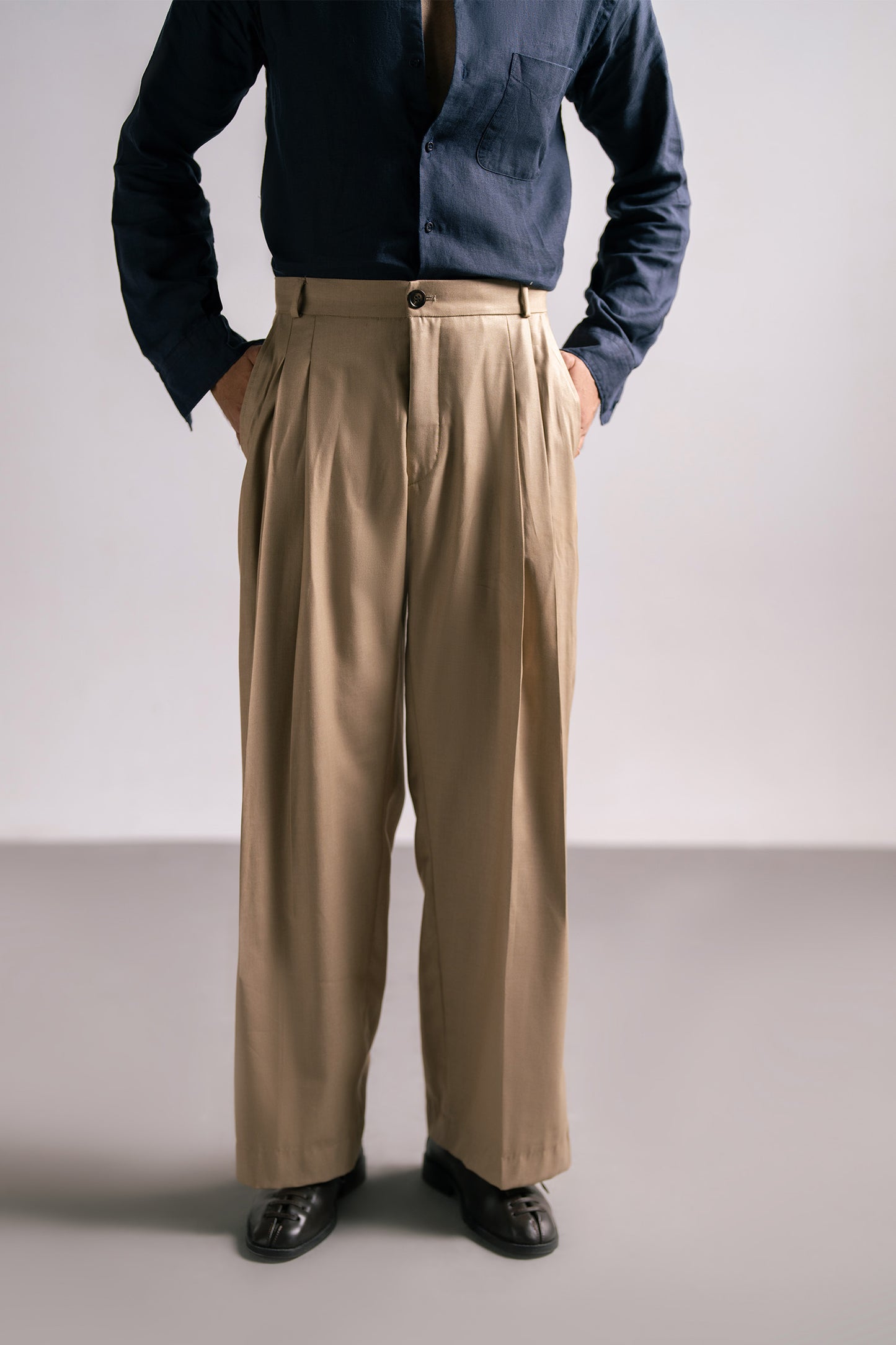 TABI PLEATED PANTS