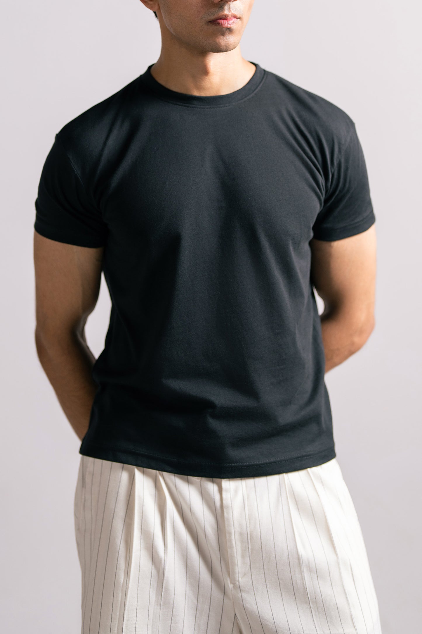 BLACK BASIC TEE