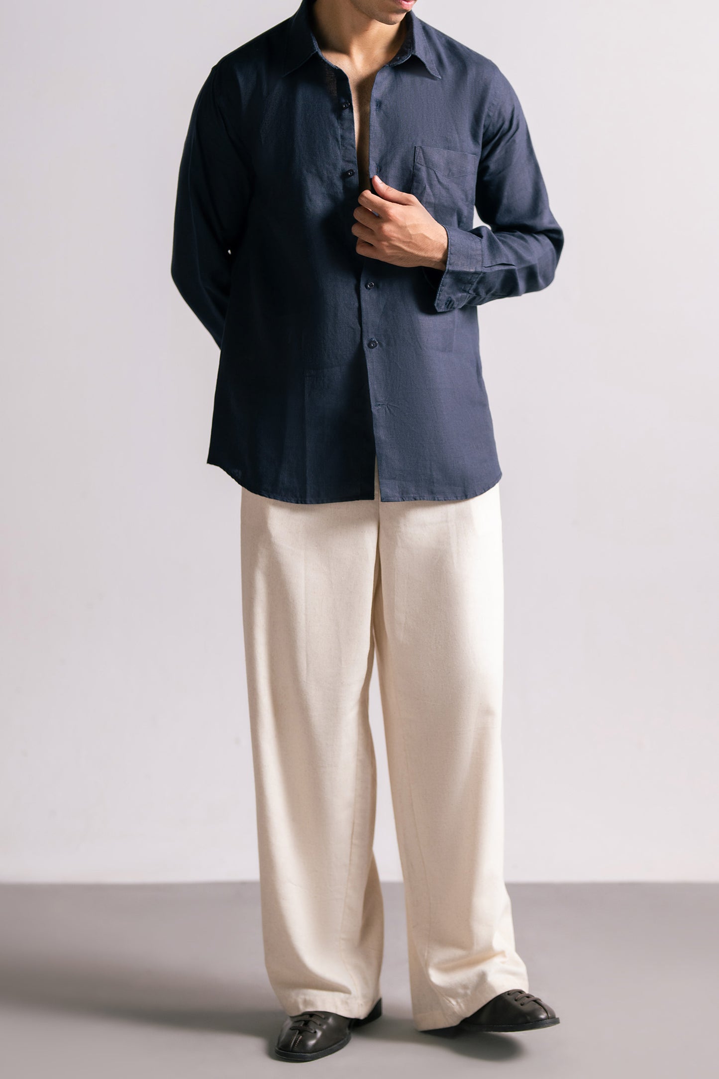 NAVY BUTTON DOWN LINEN