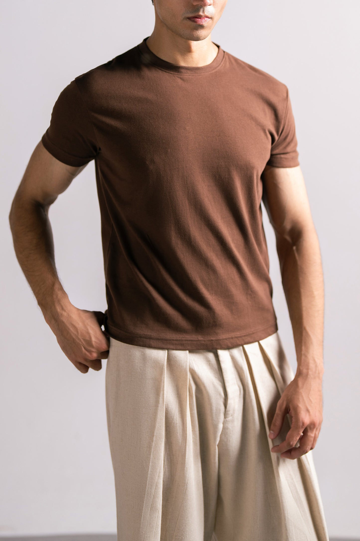 BROWN BASIC TEE