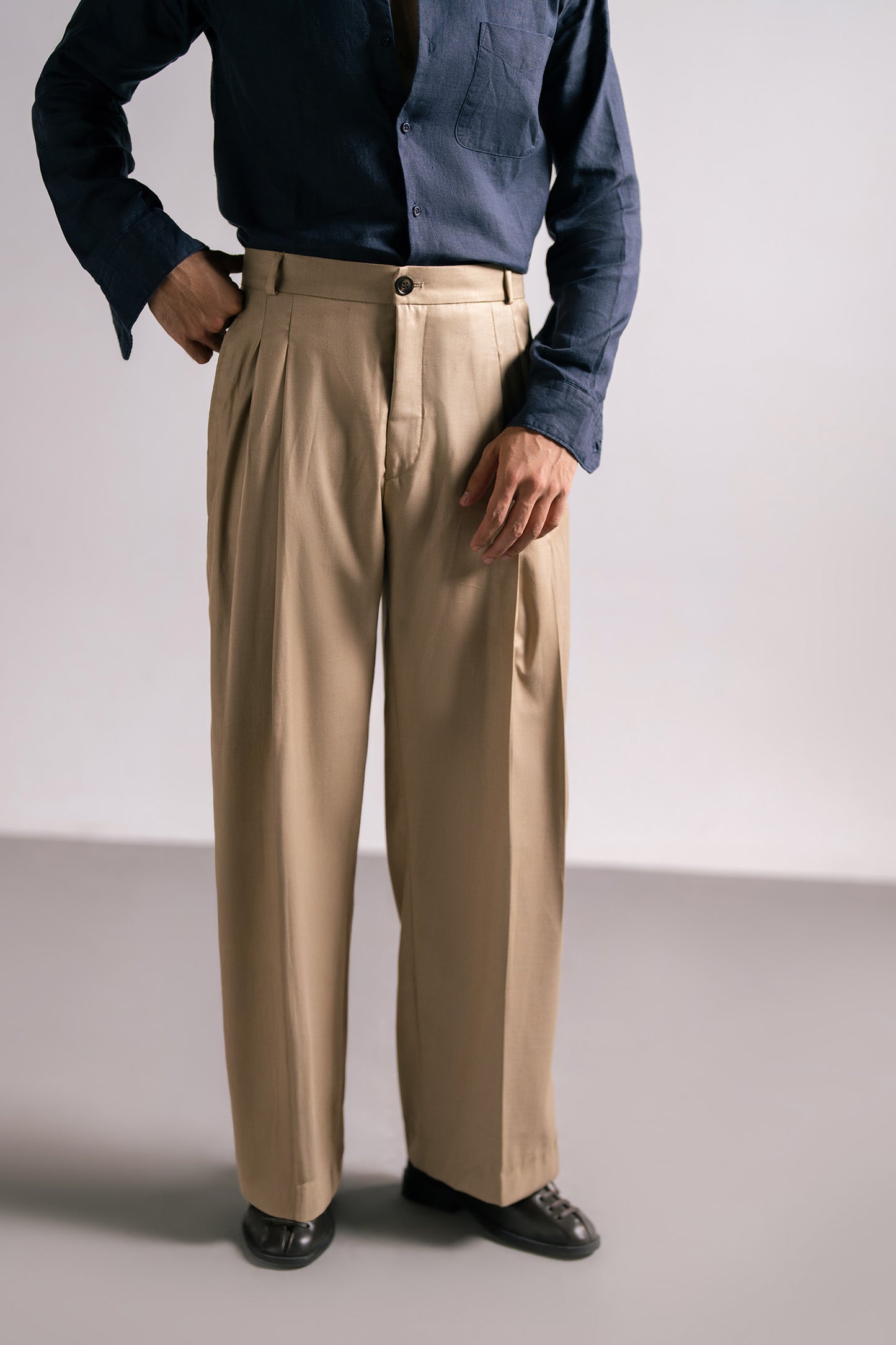 TABI PLEATED PANTS