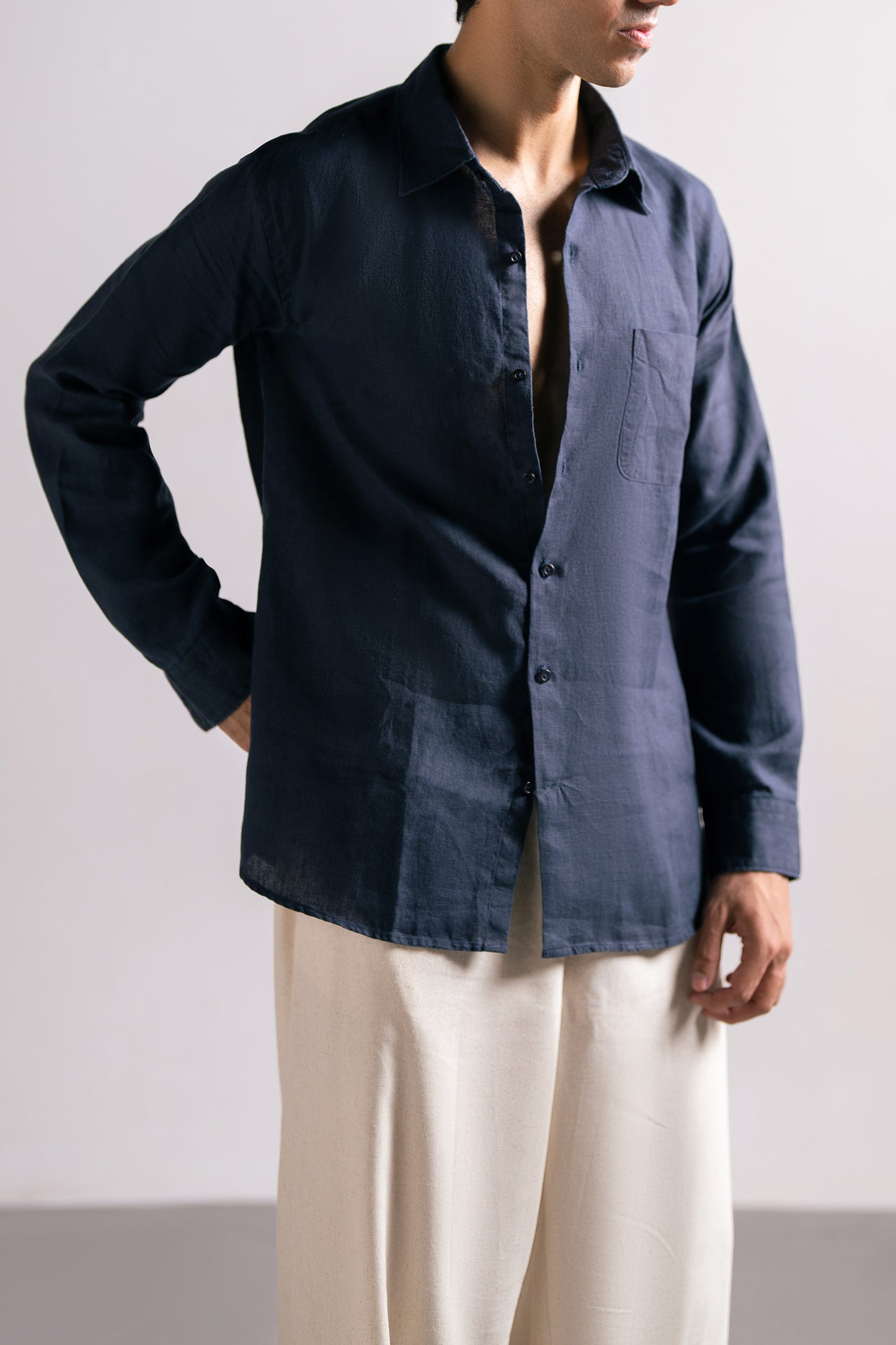 NAVY BUTTON DOWN LINEN