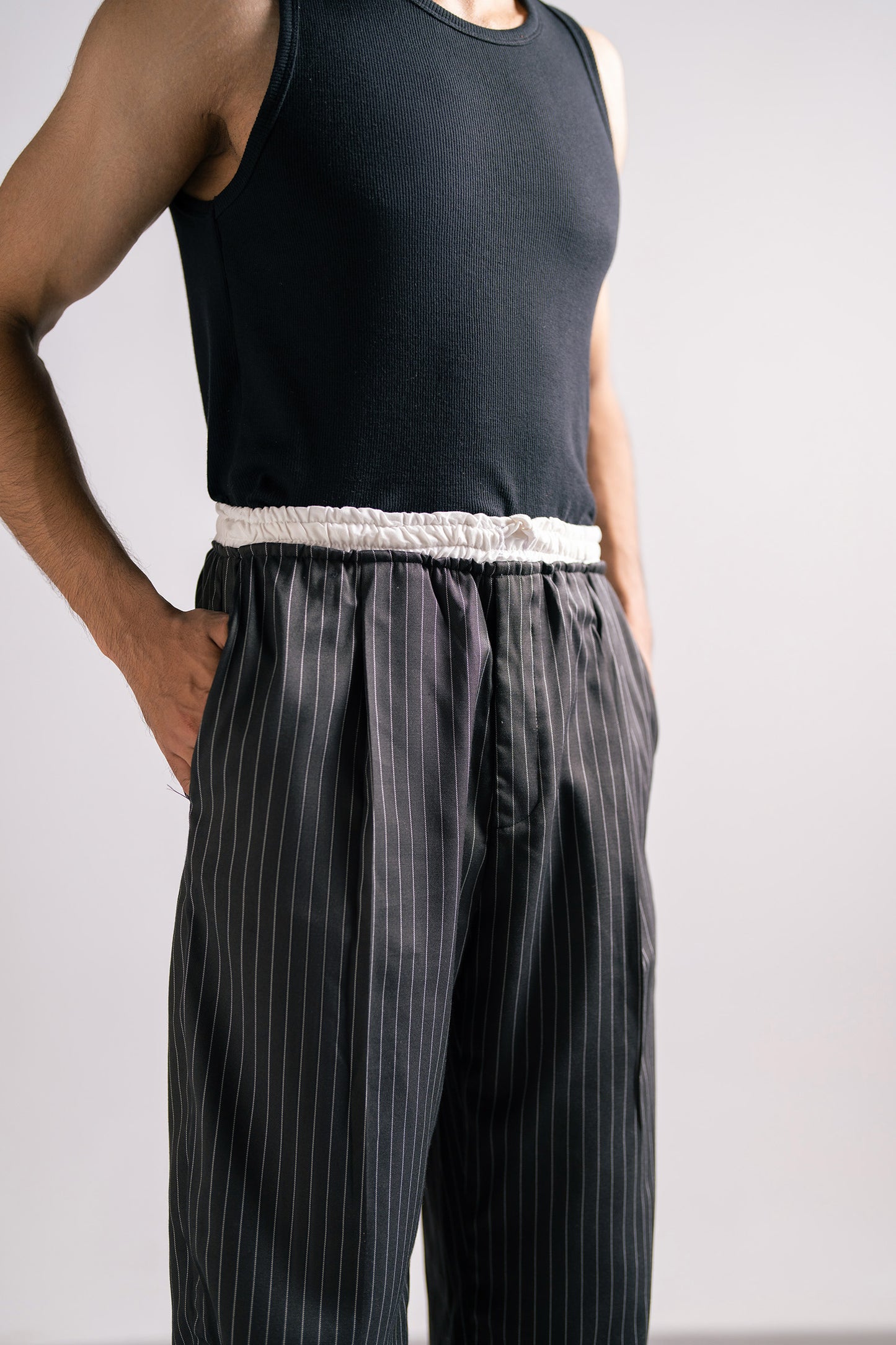 BLACK PLEATED PANTS
