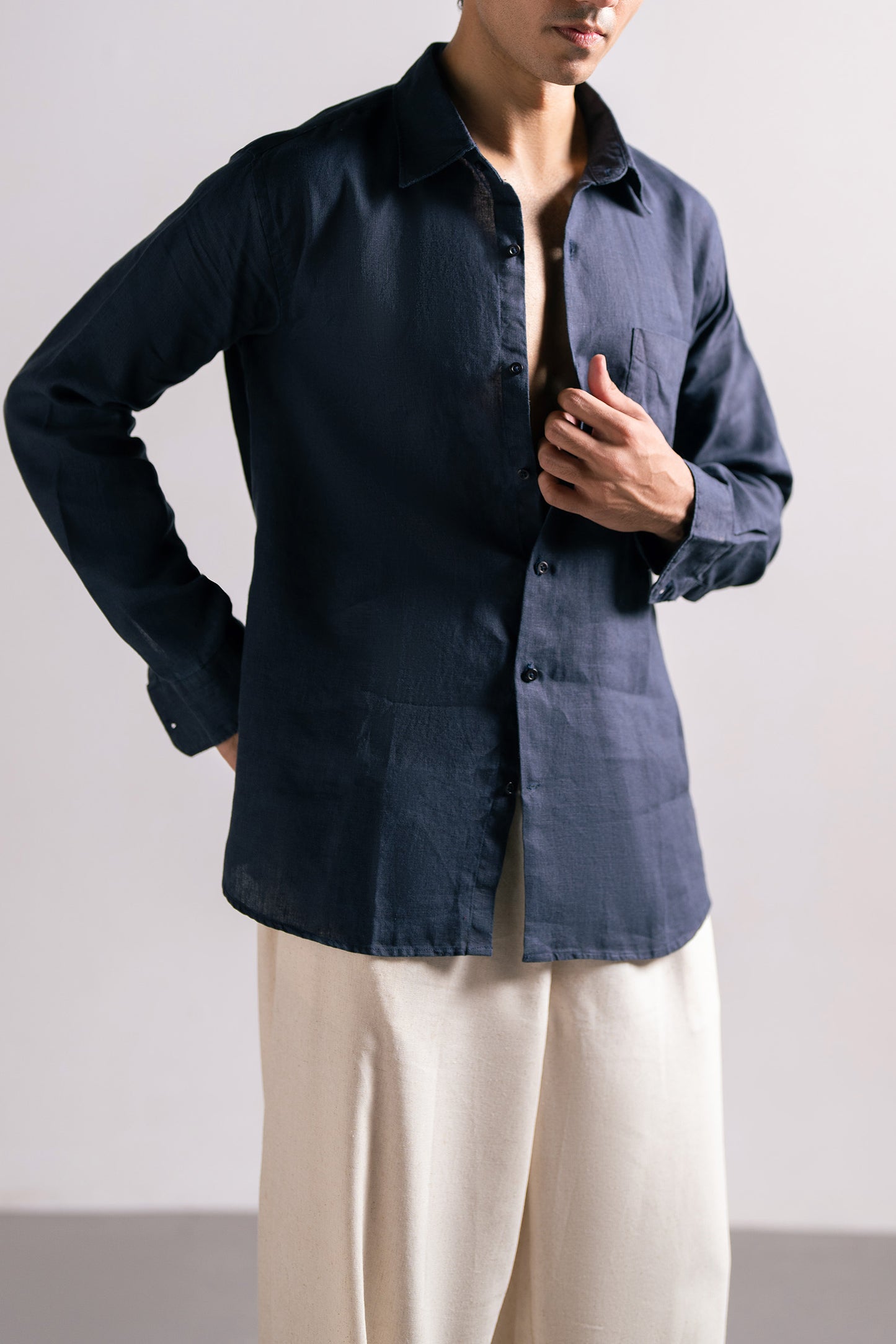 NAVY BUTTON DOWN LINEN