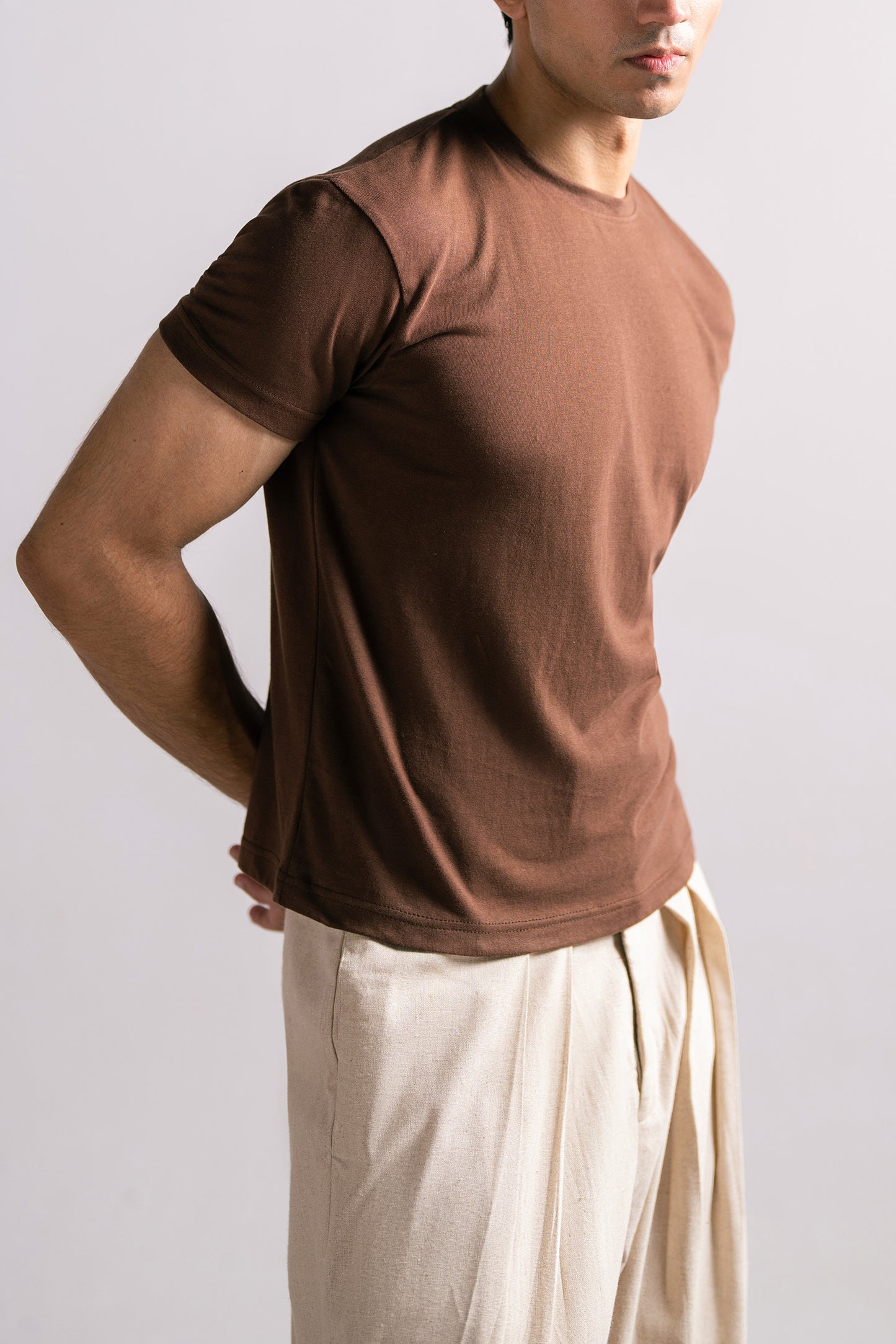 BROWN BASIC TEE