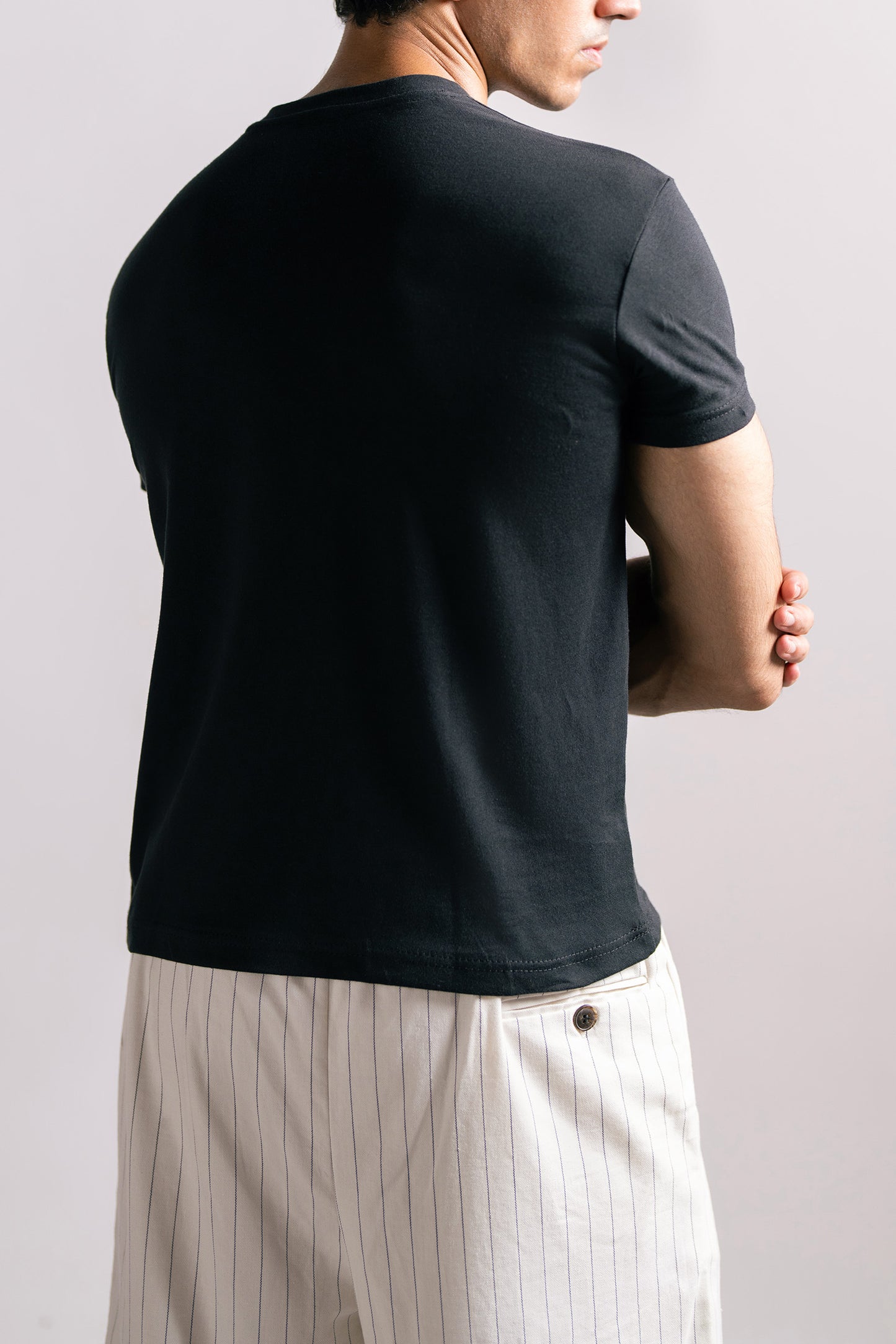 BLACK BASIC TEE