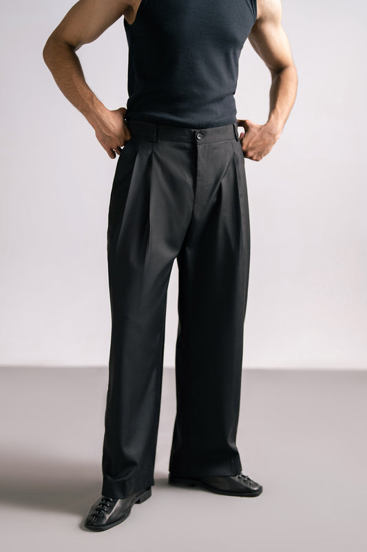 BLACK PLEATED PANTS