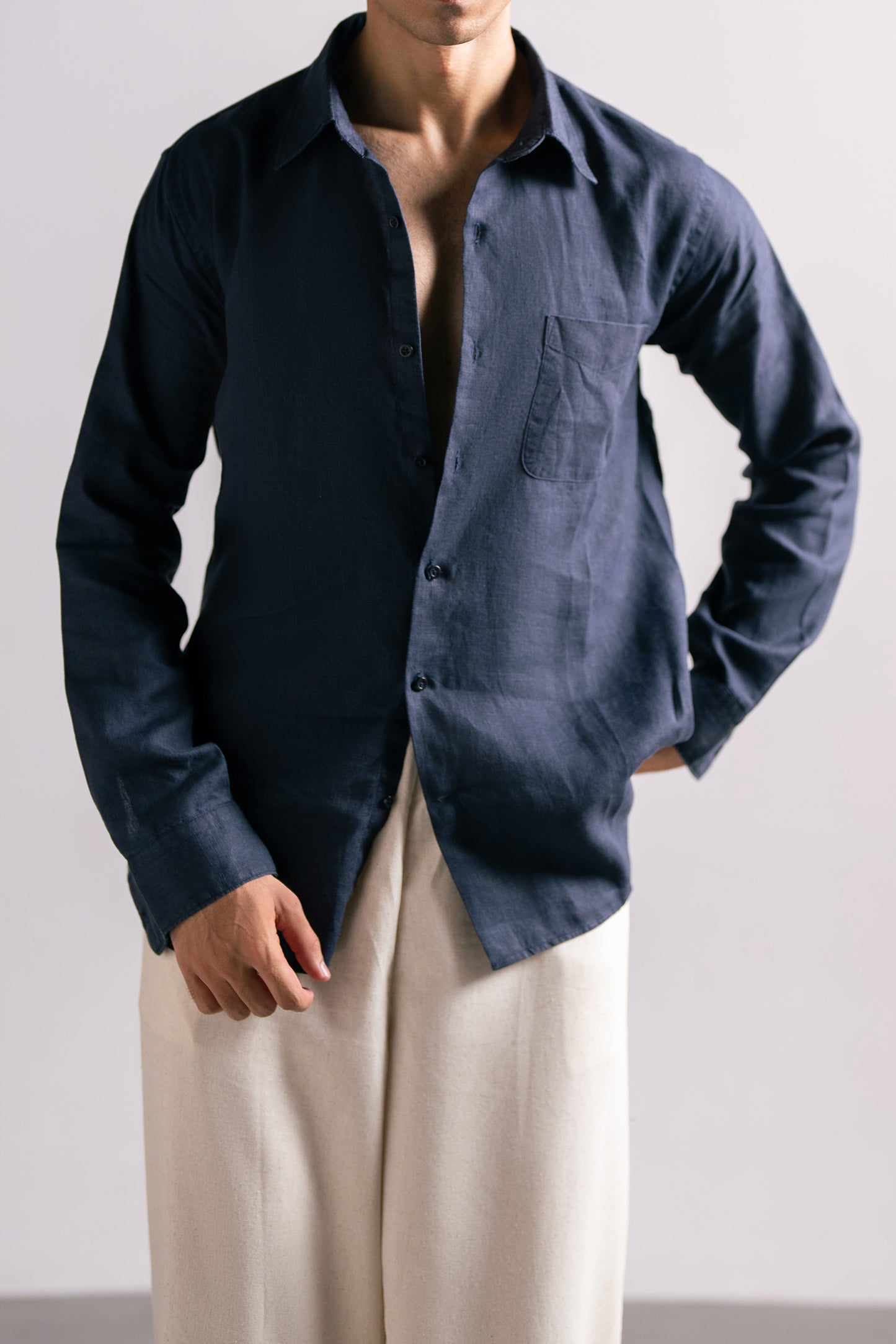 NAVY BUTTON DOWN LINEN