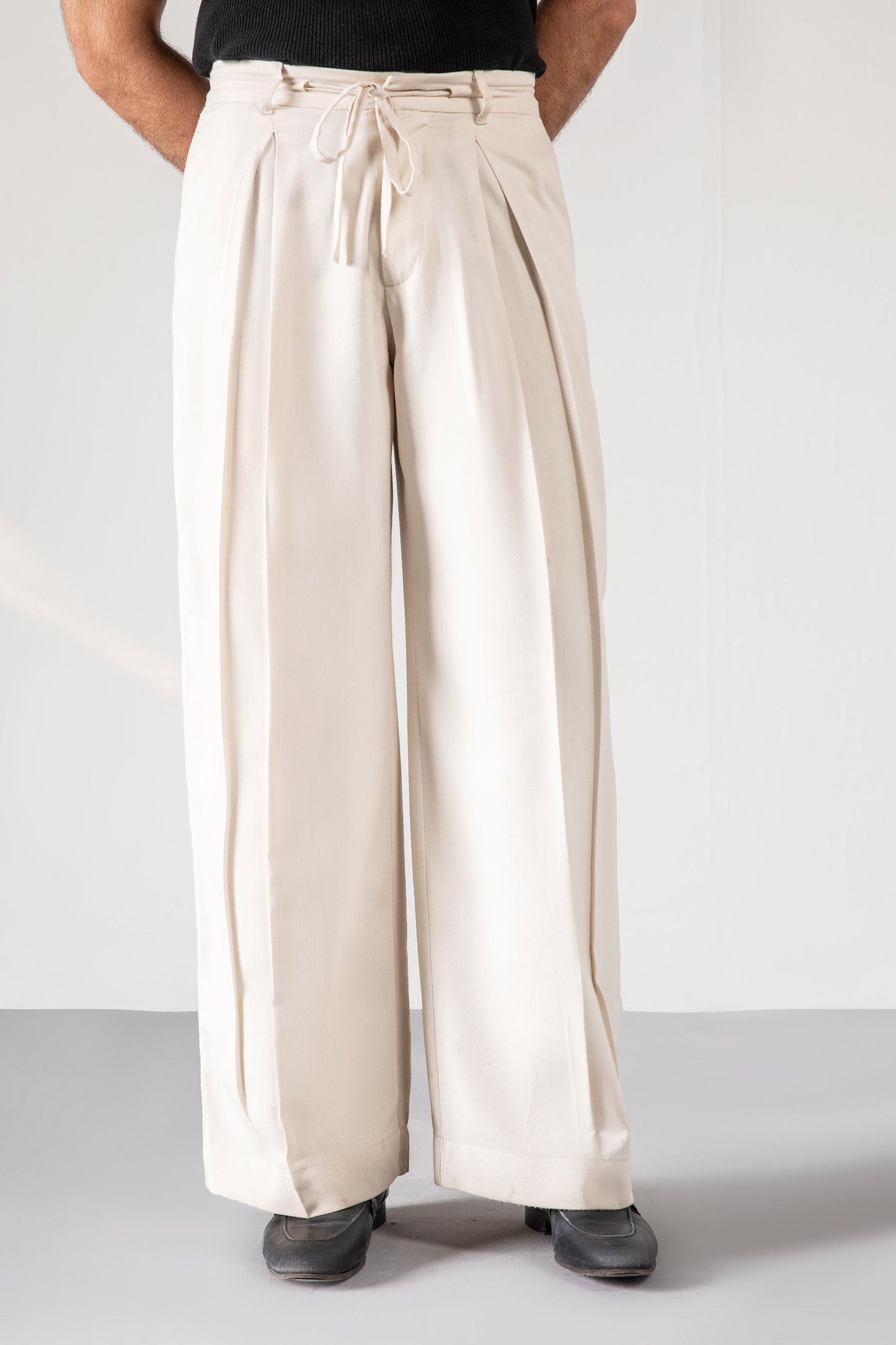 WIDE LIEG PLEATED PANTS