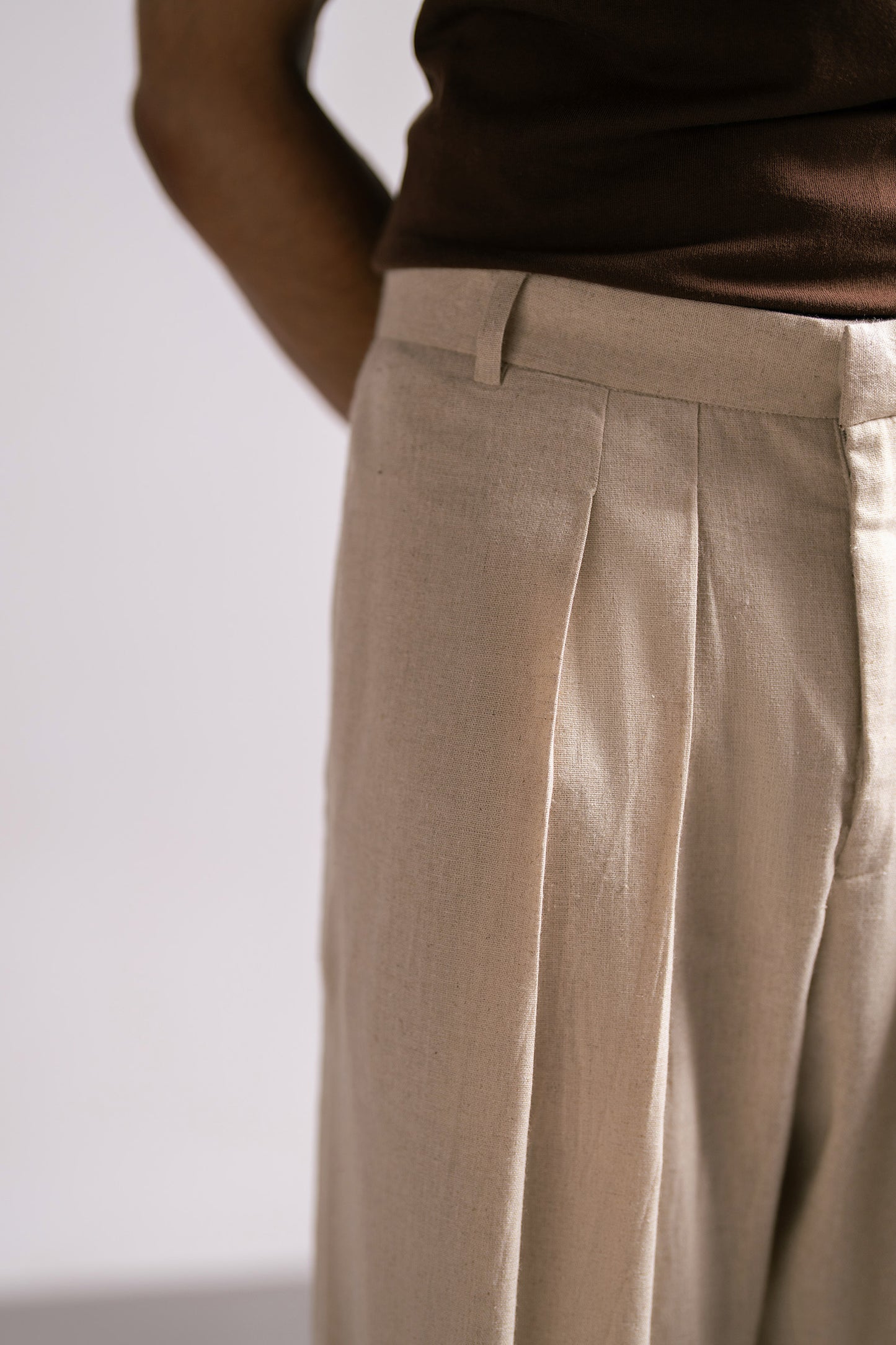 BROWN BASIC TEE